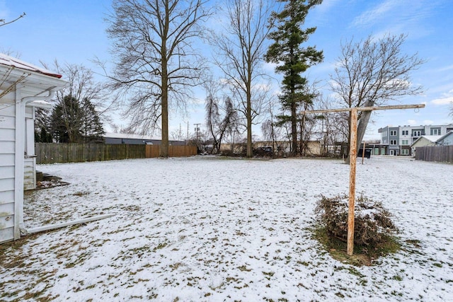 view of yard layered in snow