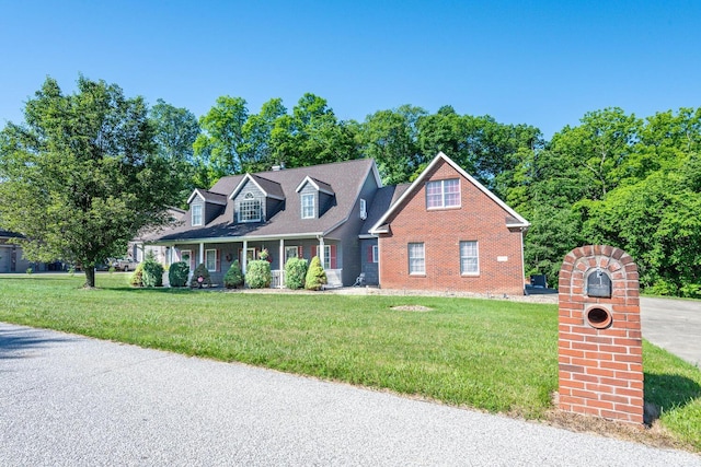 cape cod house featuring a front lawn