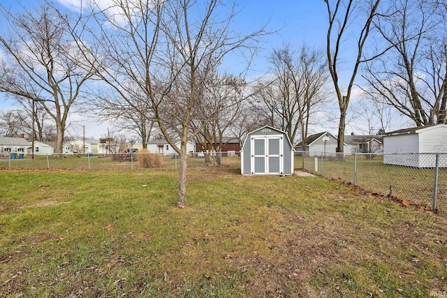 view of yard featuring a shed