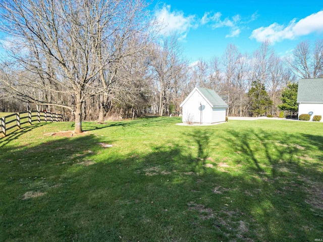 view of yard featuring a storage shed