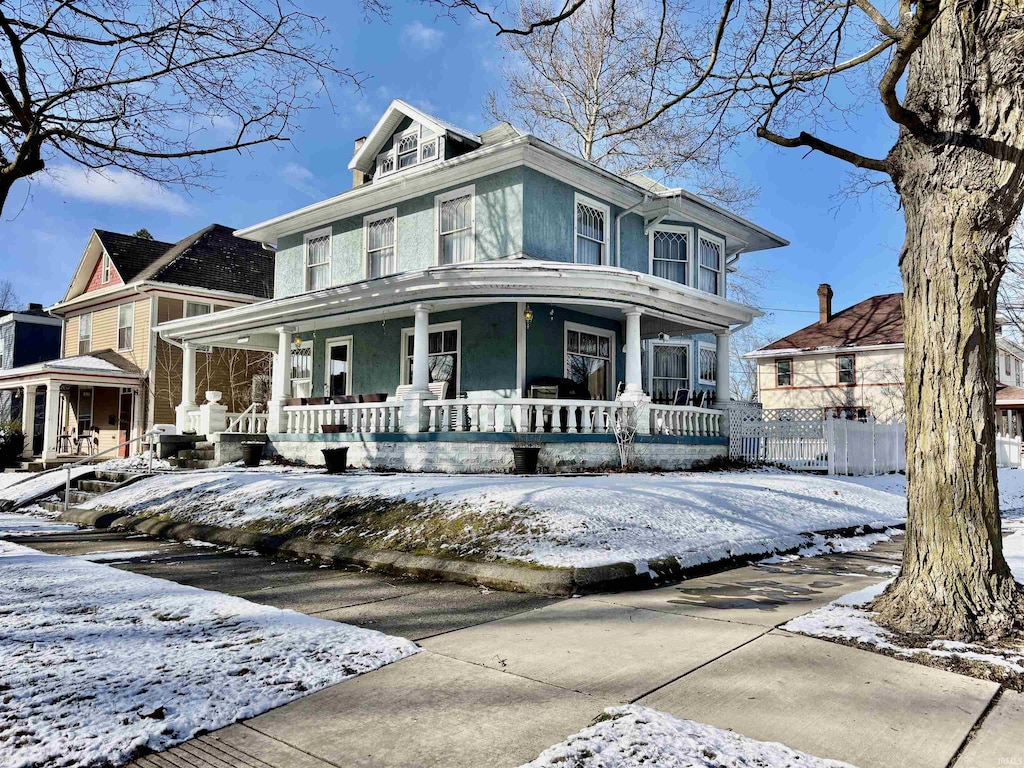 view of front of home featuring a porch