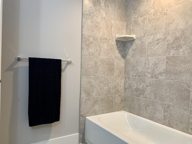 bathroom featuring tiled shower / bath combo