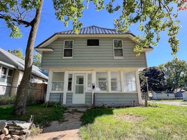 view of front of house with a front lawn