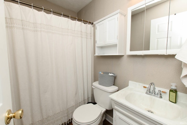 bathroom featuring a shower with curtain, vanity, and toilet