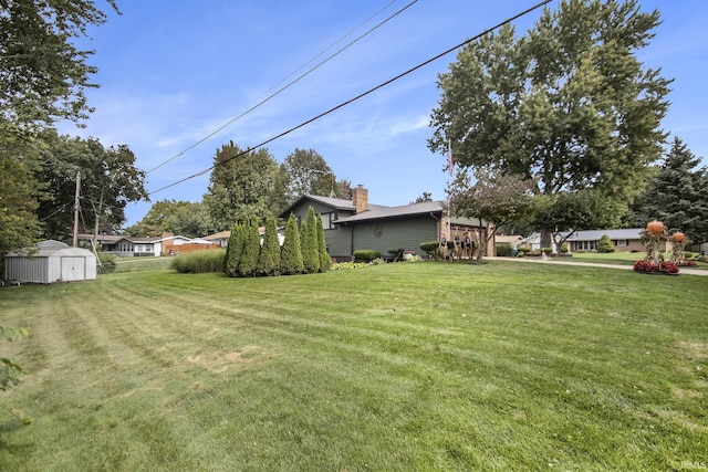 view of yard featuring a storage shed