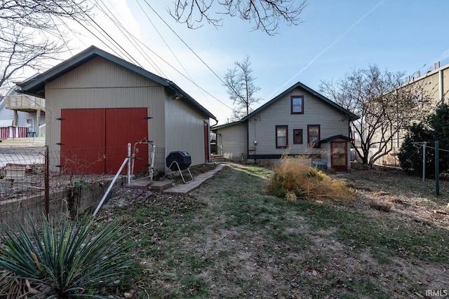 back of house featuring an outbuilding