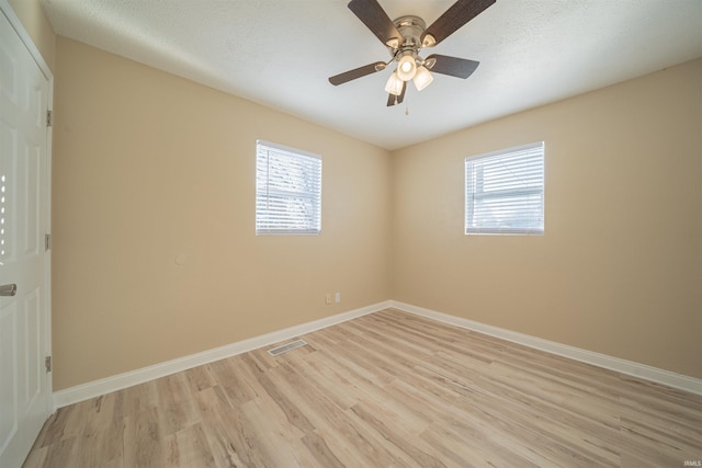 unfurnished room featuring light hardwood / wood-style flooring and ceiling fan