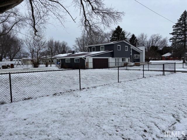 view of yard layered in snow