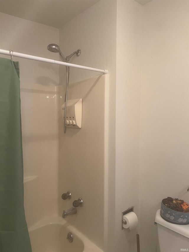 bathroom with shower / bath combo with shower curtain and toilet