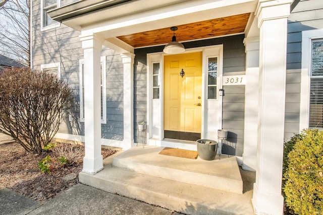 entrance to property featuring a porch