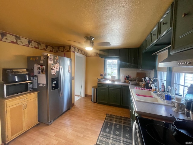 kitchen with stove, sink, stainless steel refrigerator with ice dispenser, ceiling fan, and light wood-type flooring