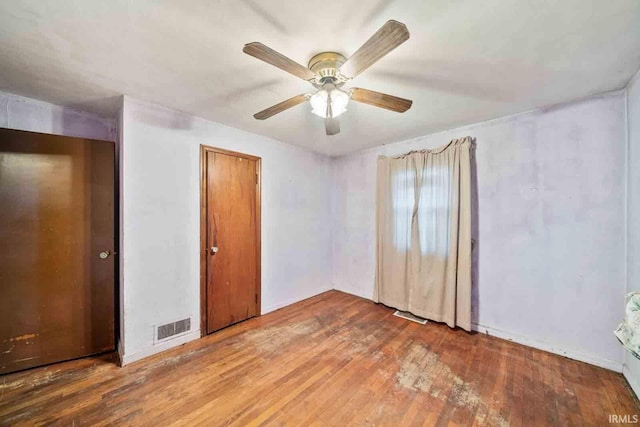 unfurnished room featuring ceiling fan and wood-type flooring