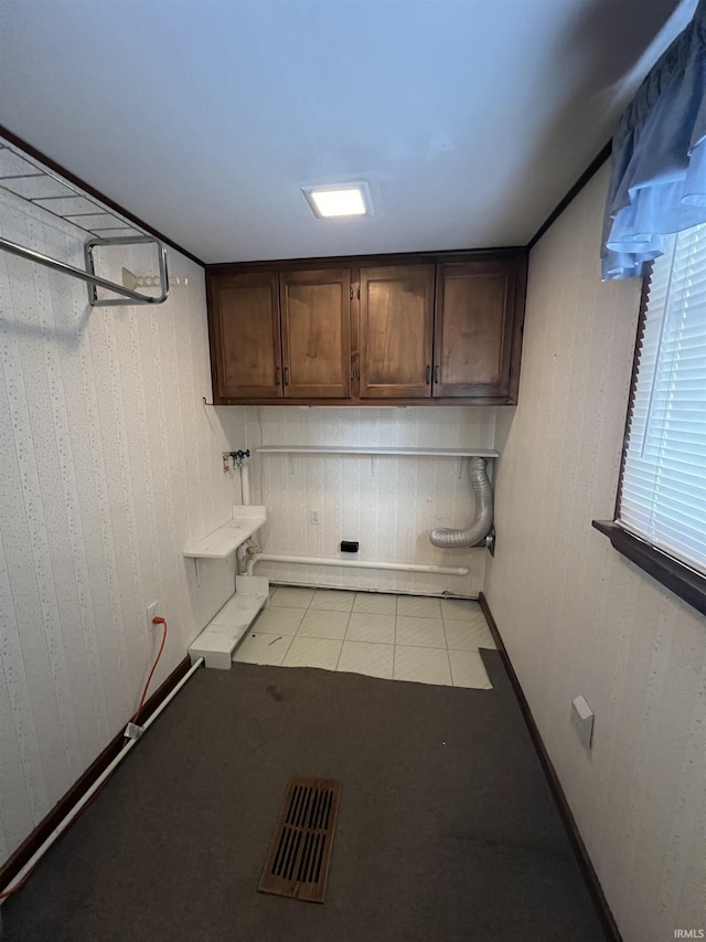 laundry area featuring light tile patterned floors