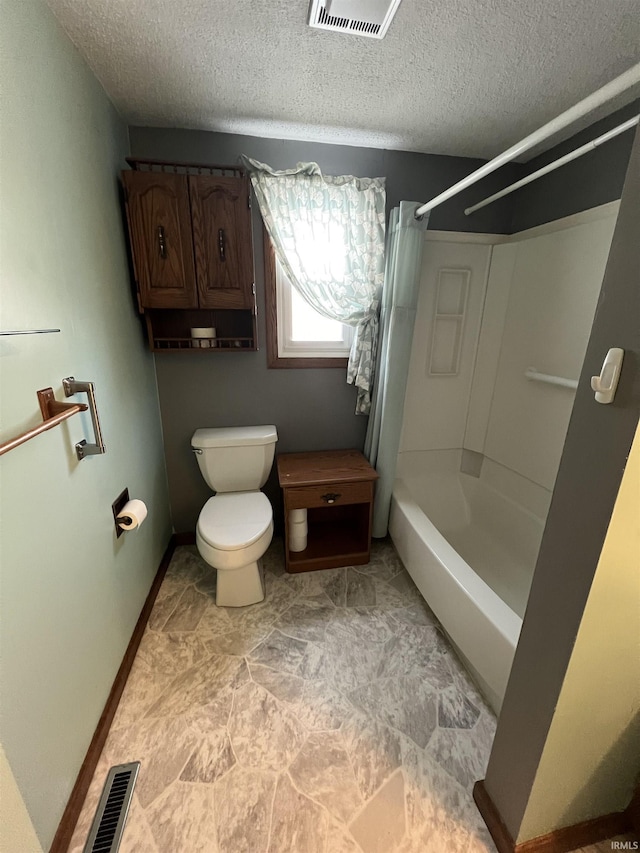 bathroom with shower / bath combo with shower curtain, a textured ceiling, and toilet