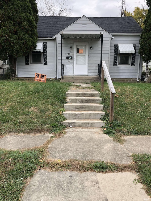 view of front of house featuring a front yard