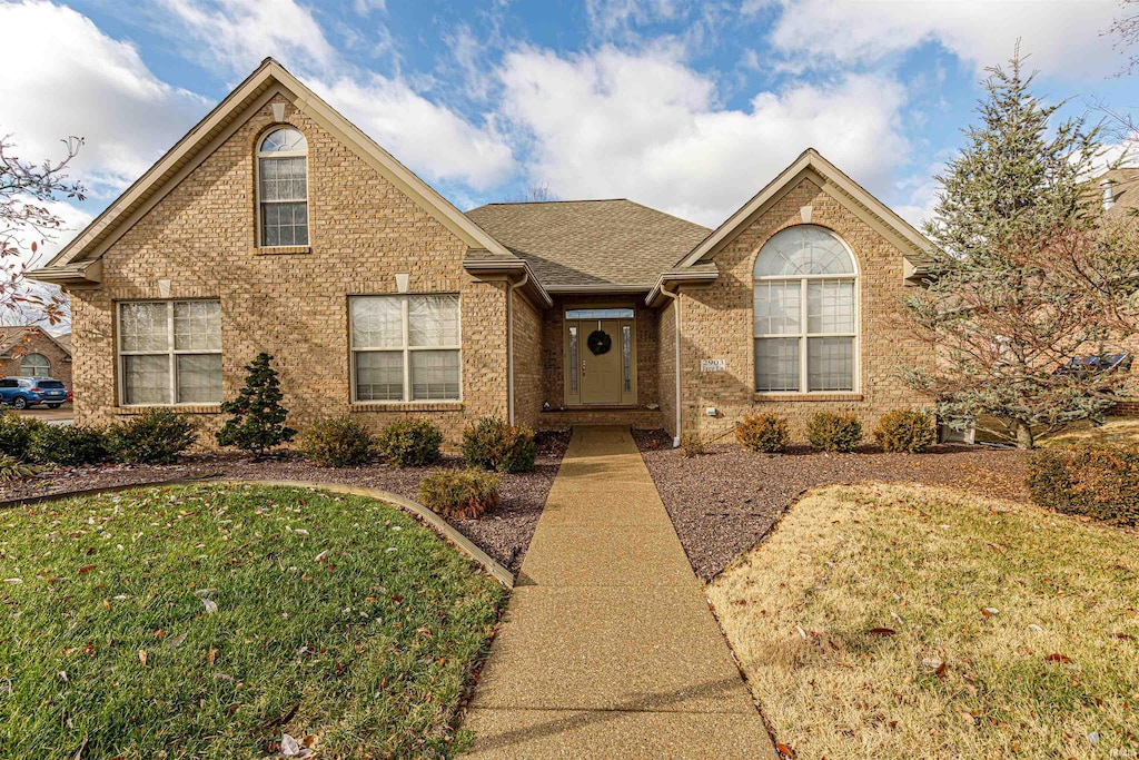 front of property featuring a front yard