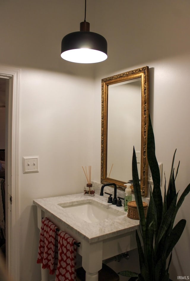 bathroom with sink