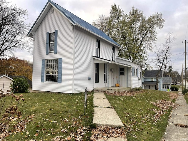 view of front facade with a porch and a front lawn