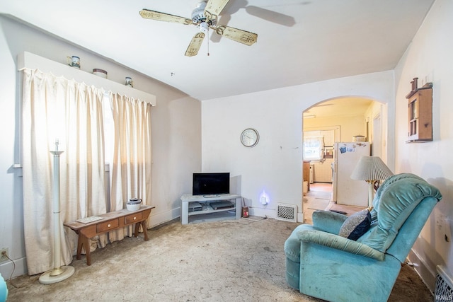 living room with carpet flooring and ceiling fan