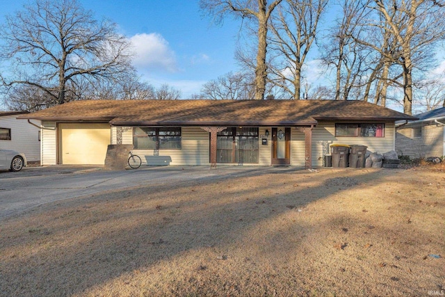 view of front of home featuring a garage and a front lawn