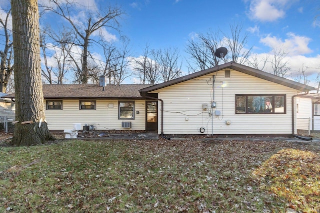 back of house featuring a yard