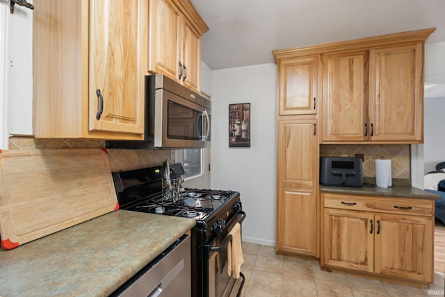 kitchen with backsplash and appliances with stainless steel finishes