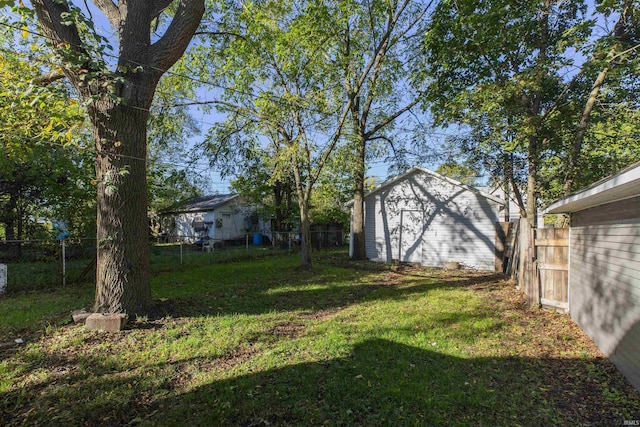 view of yard featuring a storage shed