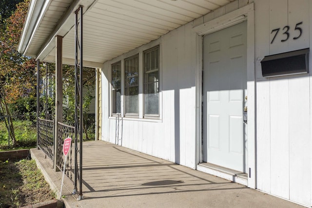 property entrance featuring covered porch