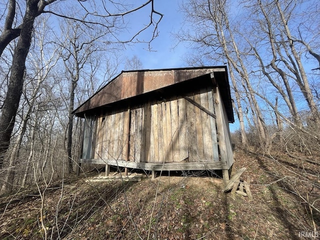 view of outbuilding