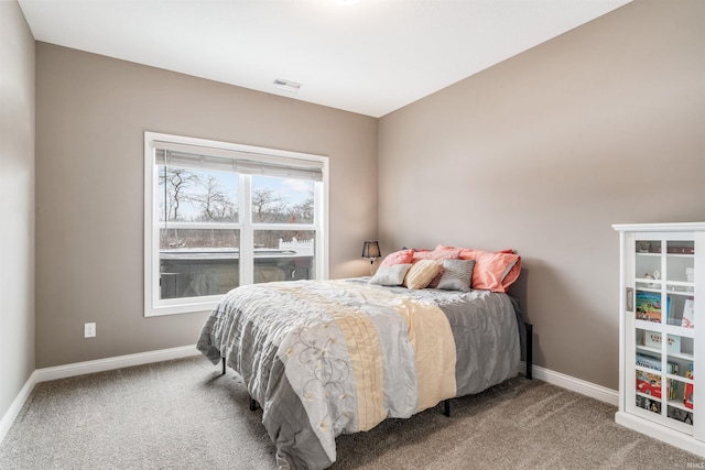 bedroom with carpet flooring