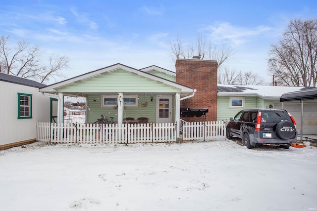 view of front of property featuring a porch