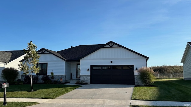 view of front facade with a garage and a front yard