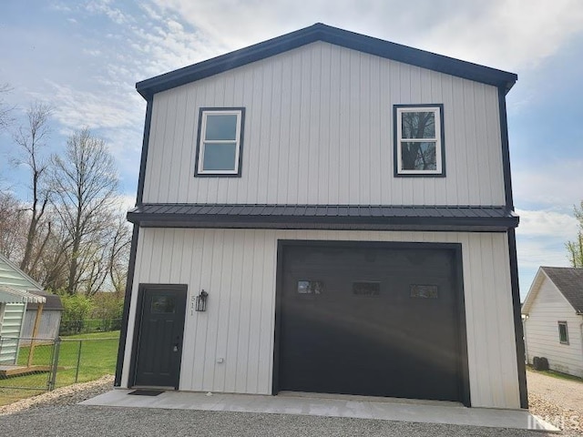 511 W Boston St, Syracuse, IN 46567 - garage with fence