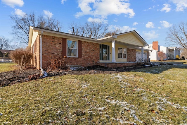 view of front of house with a porch and a front lawn