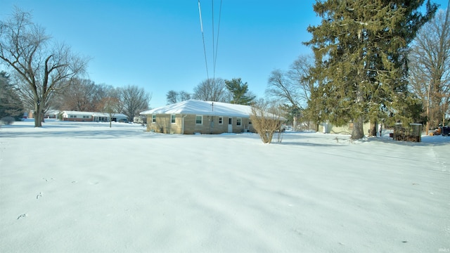 view of yard layered in snow