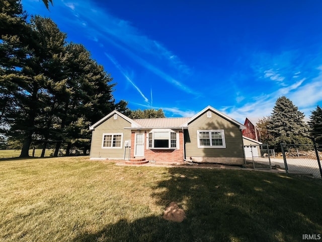 single story home with a front yard