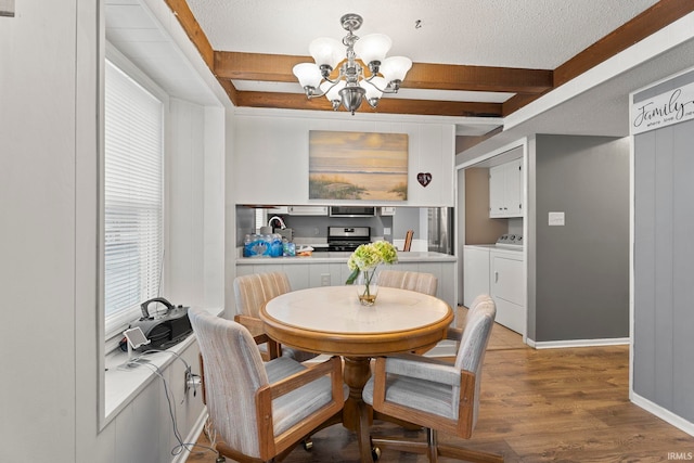 dining area featuring a textured ceiling, beam ceiling, hardwood / wood-style flooring, a notable chandelier, and independent washer and dryer