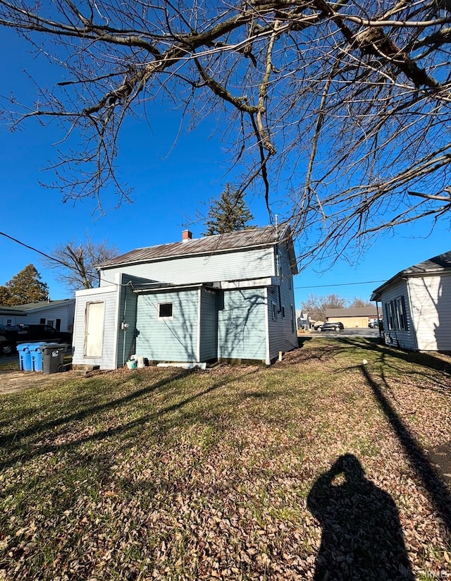 view of outdoor structure featuring a lawn