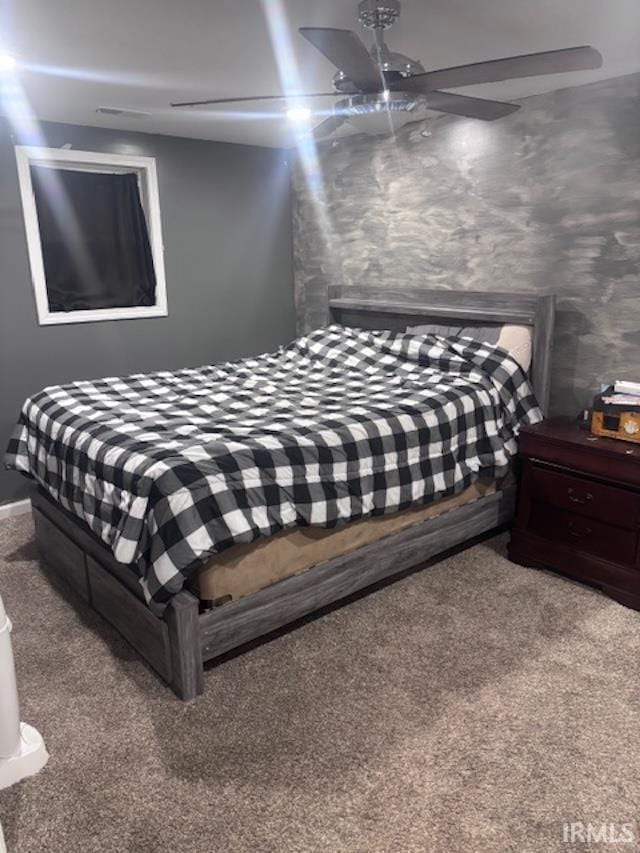 bedroom featuring ceiling fan