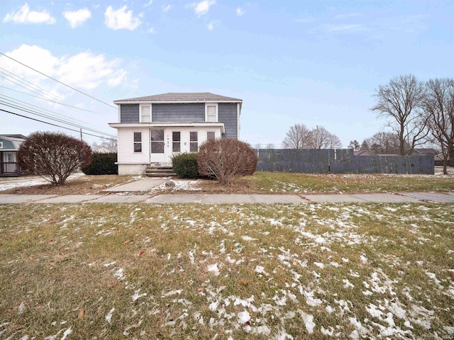 view of front of house featuring a front yard