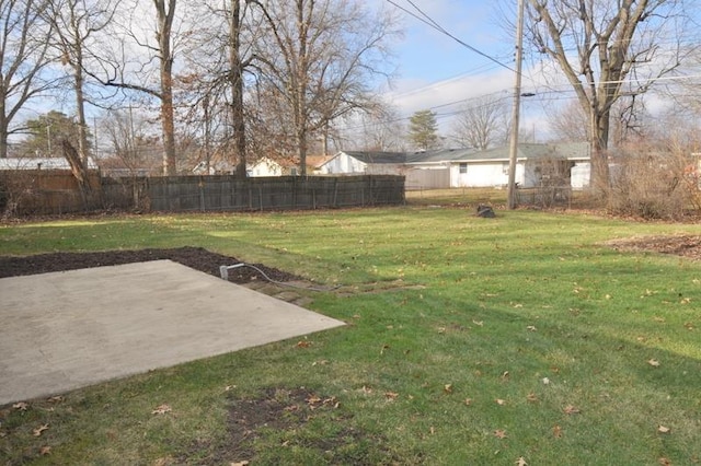 view of yard featuring a patio