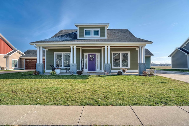 view of front of house featuring covered porch and a front yard