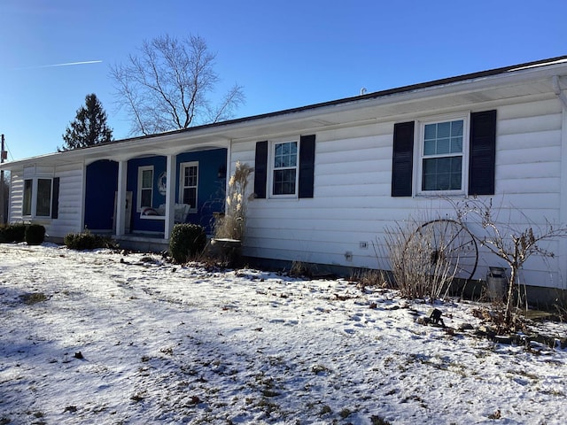 single story home featuring a porch