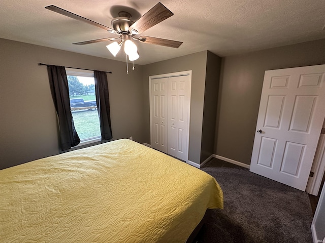 carpeted bedroom featuring ceiling fan, a textured ceiling, and a closet