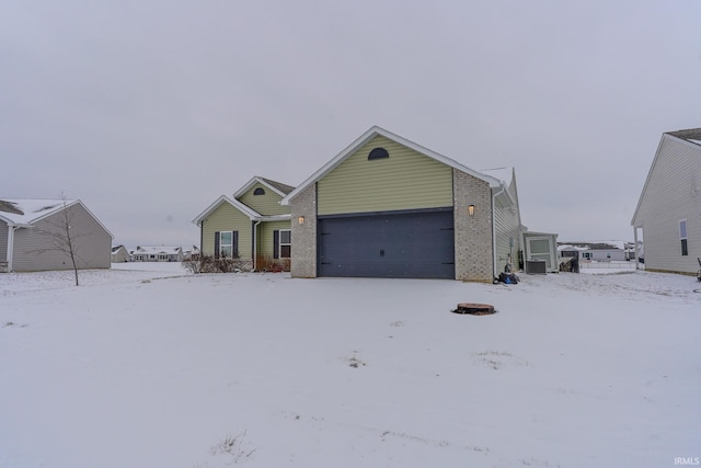 view of front facade with a garage