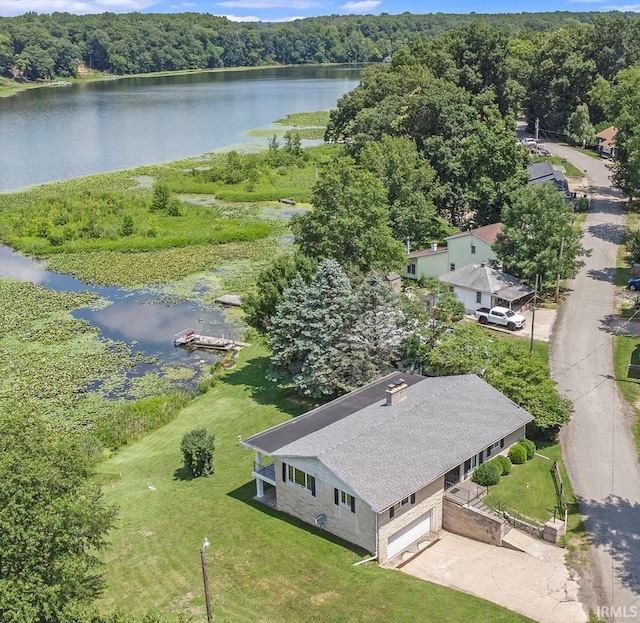 bird's eye view with a water view