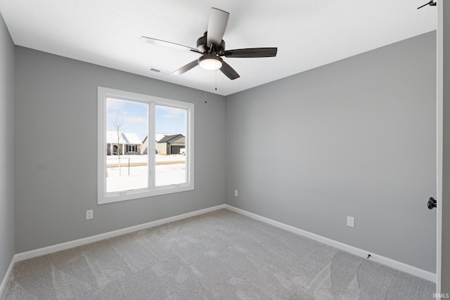 carpeted empty room featuring ceiling fan