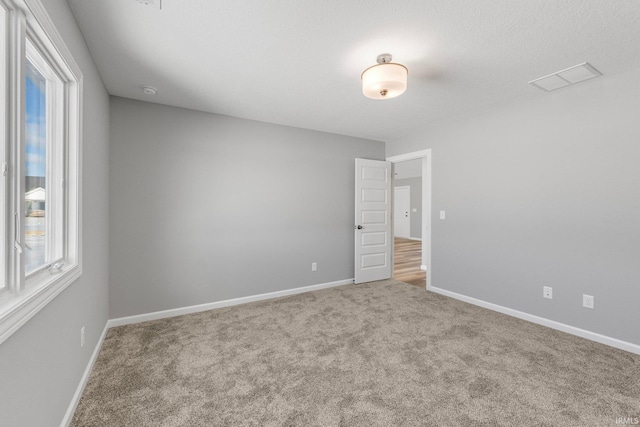 unfurnished room featuring carpet floors