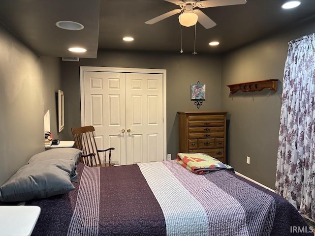 bedroom featuring ceiling fan and a closet