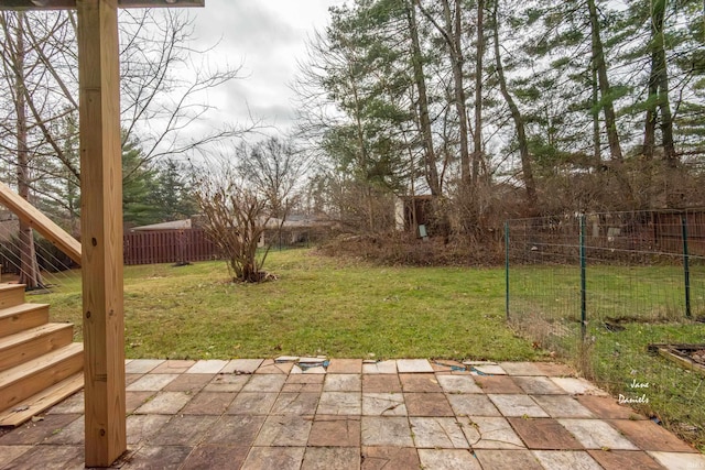 view of yard with a patio